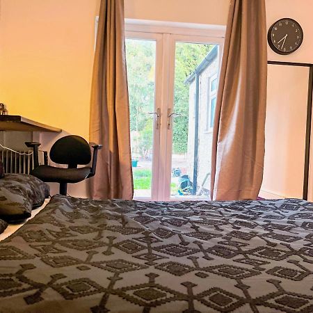 Wolves Living Panzió Bushbury Kültér fotó